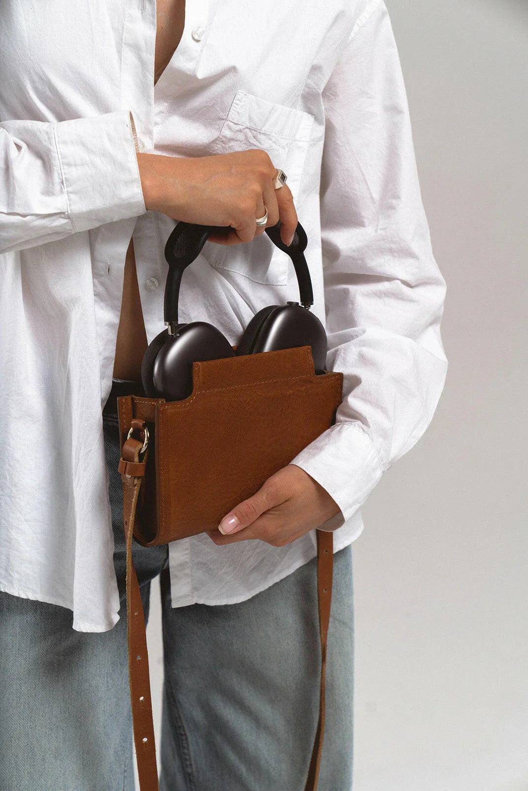 Ledertasche für AirPods Max – The Minimalist 3.0 (Braun) - nature-leather.de