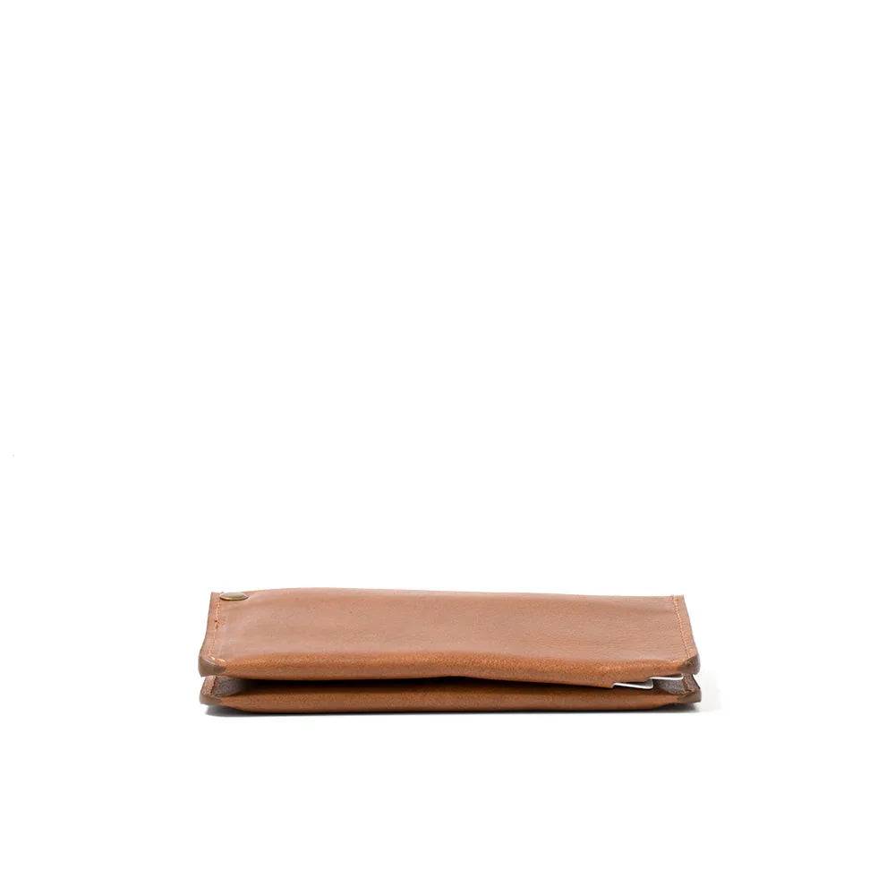 Leder AirTag Passport Holder - nature-leather.de