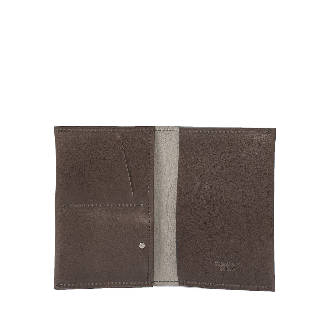 Leder AirTag Passport Holder 2.0 - nature-leather.de