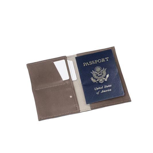 Leder AirTag Passport Holder 2.0 - nature-leather.de