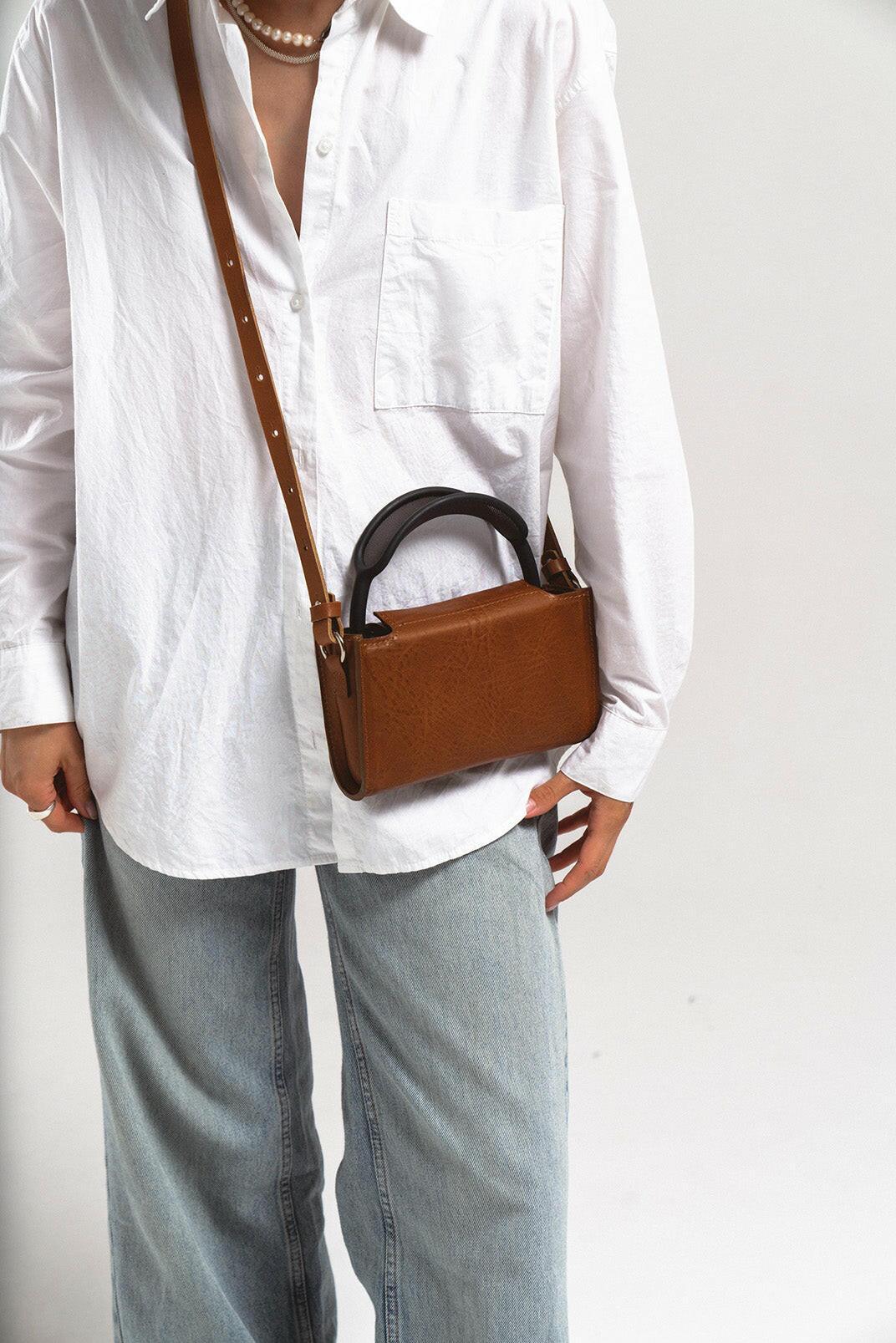 Ledertasche für AirPods Max – The Minimalist 3.0 (Braun) - nature-leather.de